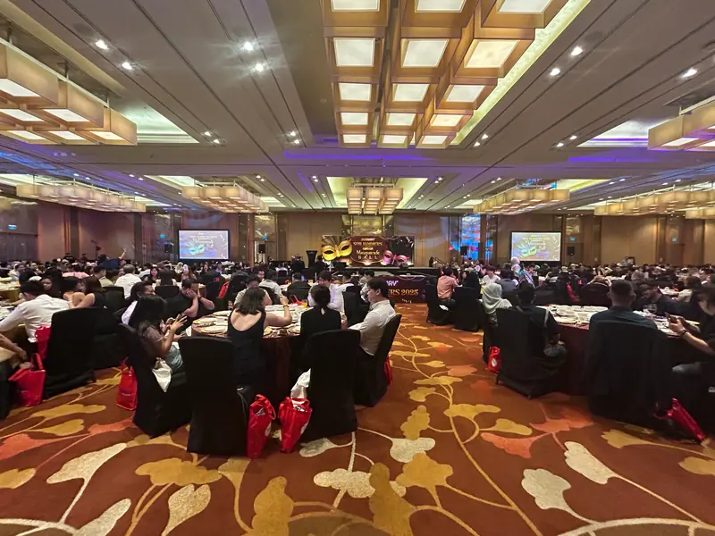 Full ballroom dinner with screens along the far wall